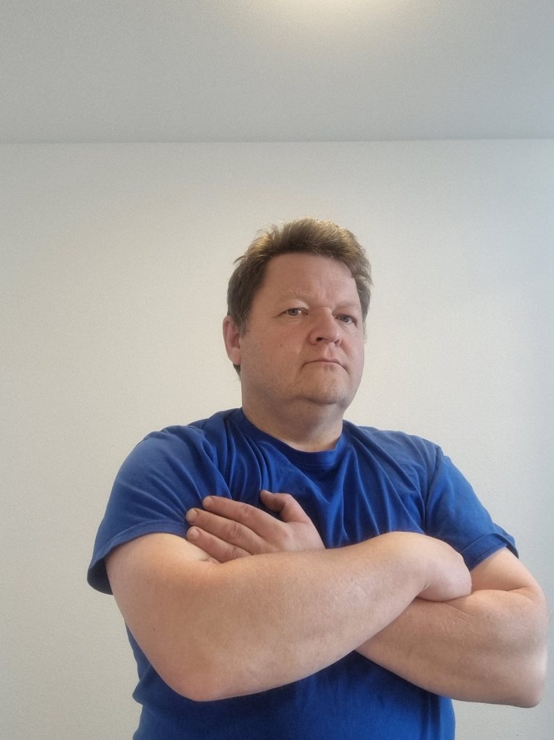 Robert ( hält sich für den Chef)